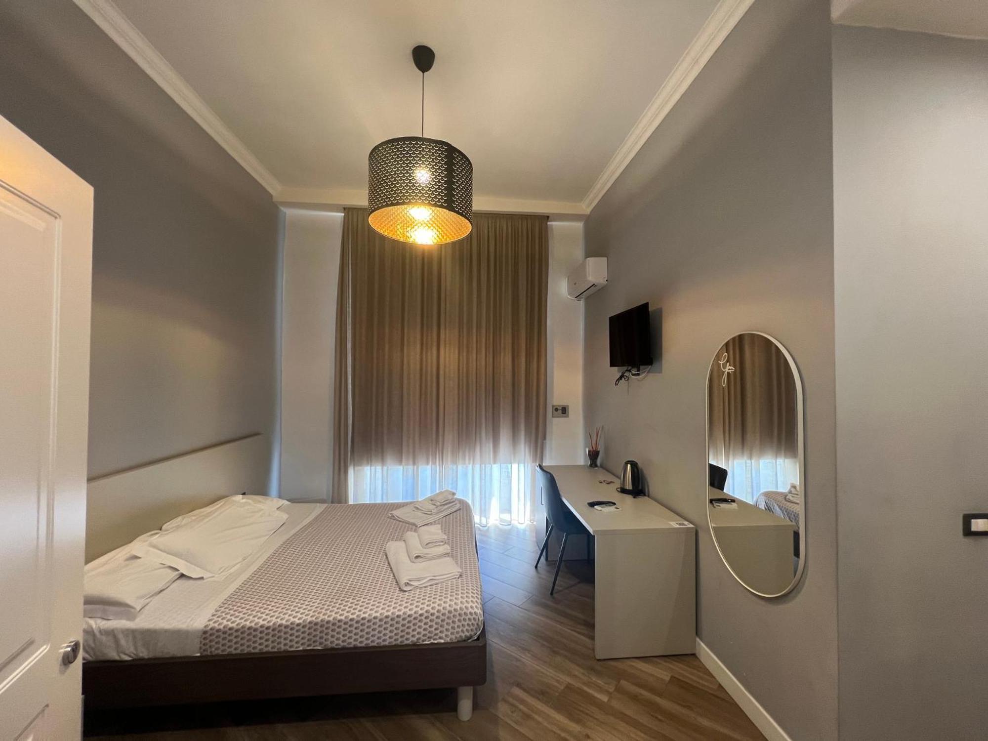 Rooms Garibaldi Nápoles Exterior foto