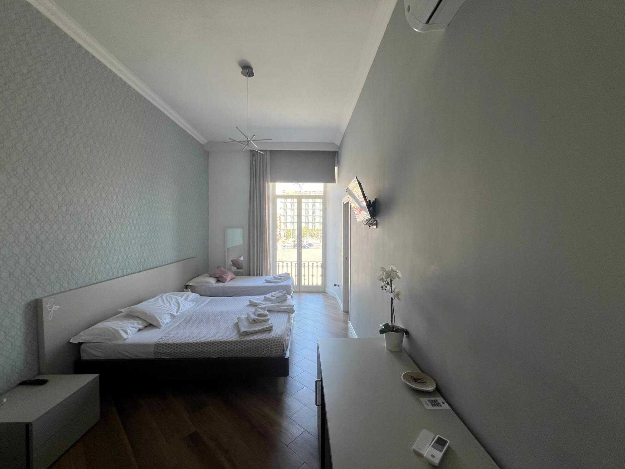 Rooms Garibaldi Nápoles Exterior foto
